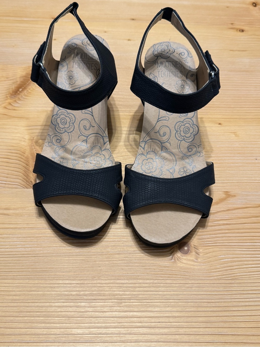 Mootsies Tootsies Black Women's Ankle-Strap Wedge Sandals size 8